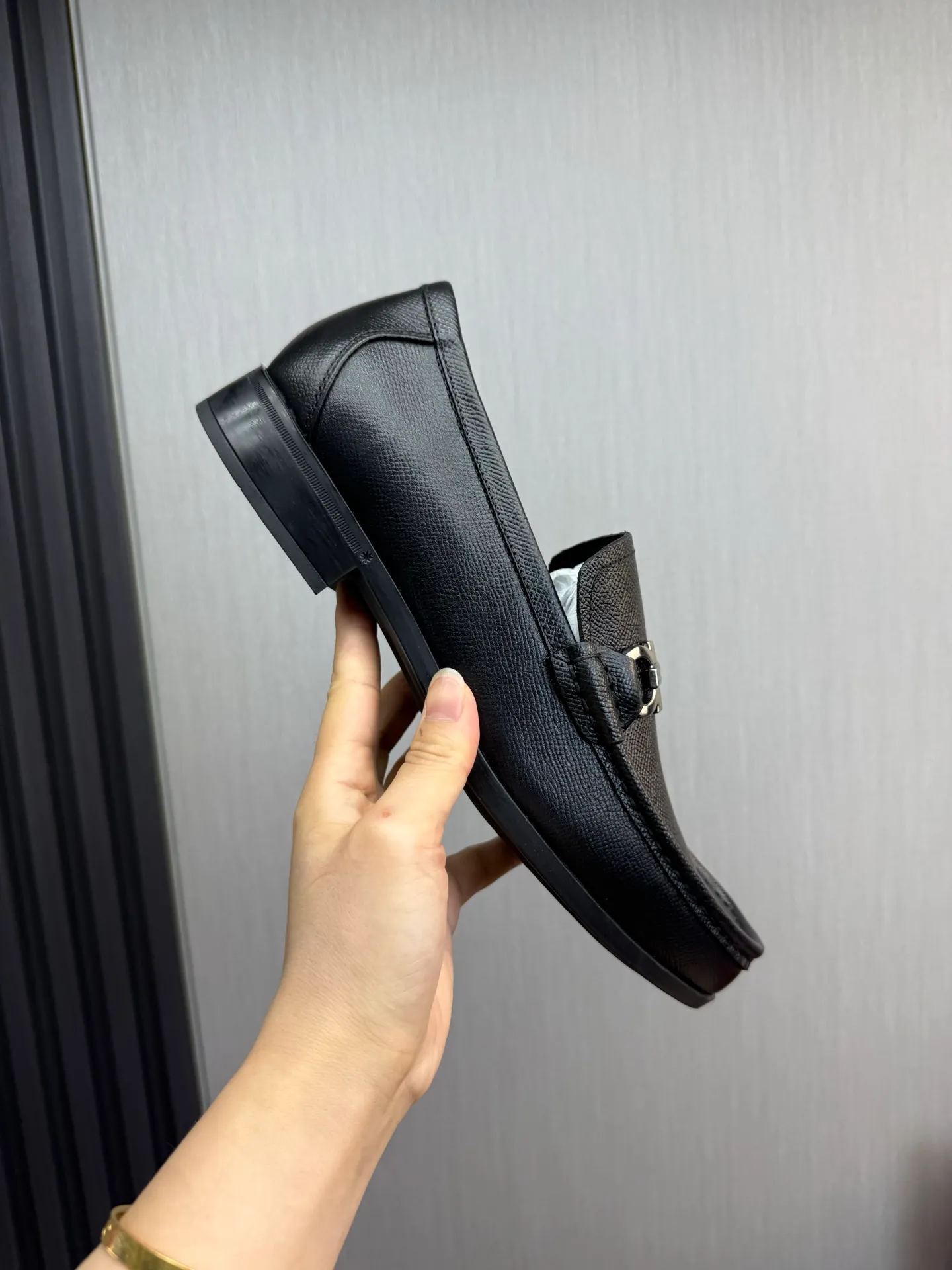 Men's shoes 💰760💰 Ferragamo. [Ferragamo] Men's Loaf leather shoes, the latest hot style, 1:1 original purchase quality, top quality, imported open-edge beaded cowhide leather on the upper, hand-made three-dimensional stitching highlights the round toe design, the inner feet are made of imported cowhide, with original wear-resistant rubber outsole, matching code 39-44, (38, 45 custom-made, non-refundable)